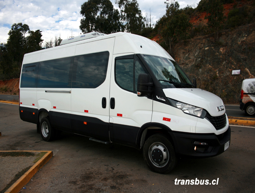 Exterior Van 20 pasajeros